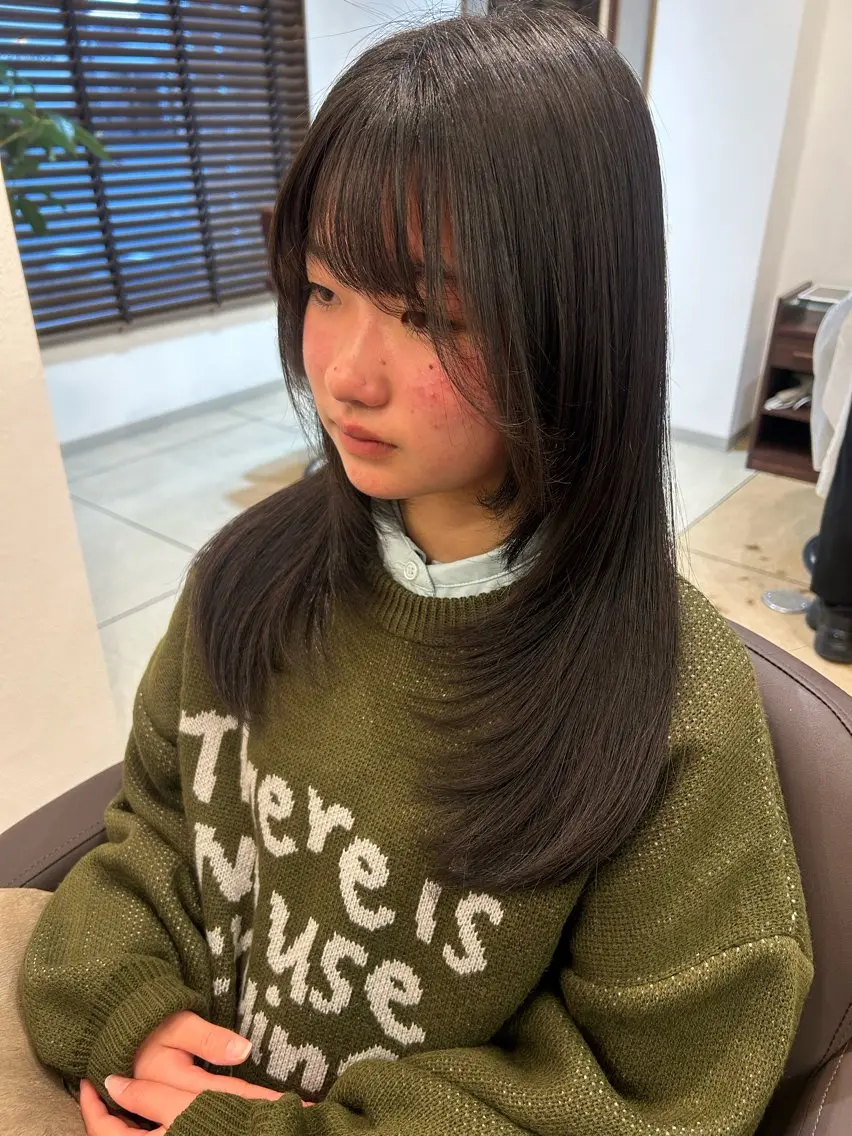 ロング レイヤーカット 🤍レイヤーツヤカラ ーAkane🇰🇷のヘアスタイル