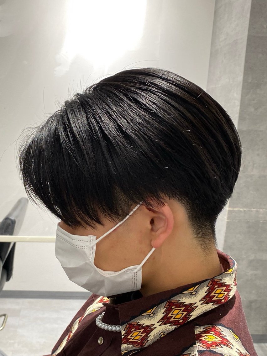 ミディアム パーマ メンズ ミディアムパーマ センターパート メンズパーマ カット ヘアセット メンズカット職人/ モテ髪/たくみのヘアスタイル