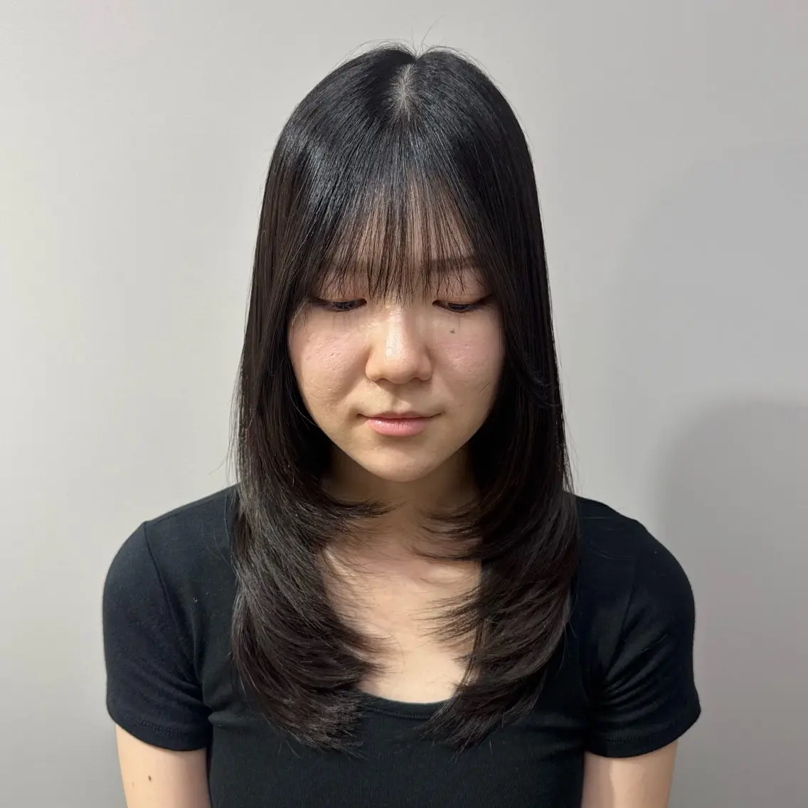 セミロング カラー ヘアアレンジ 透明感カラー 髪質改善 韓国風ヘア レイヤーカット トリートメント ヘアカラー トリートメント 🌟🍒ハイトーン 韓国ヘア/ユウミのヘアスタイル