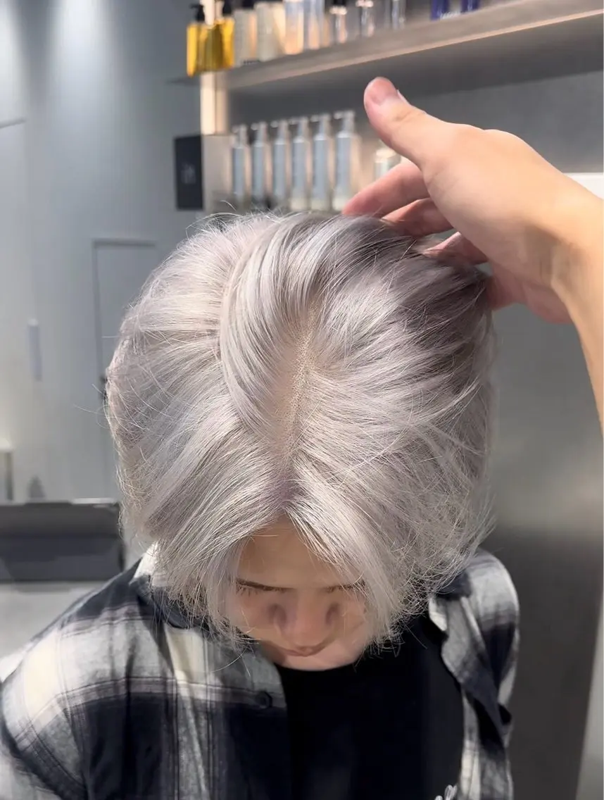 カラー メンズ メンズブリーチ センターパート フェザーパーマ メンズハイトーン メンズ韓国風 カット パーマ ヘアセット メンズハイトーン No.1🏆Tiamのヘアスタイル