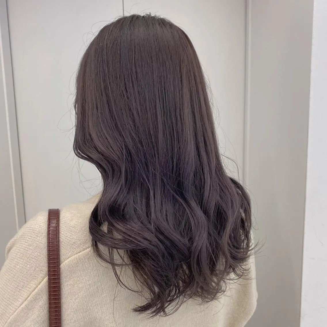 ミディアム カラー ヘアアレンジ グレージュ ラベンダーカラー ラベンダーグレージュ ラベンダーグレー 韓国艶カラー🇰🇷 DISCO💙のヘアスタイル