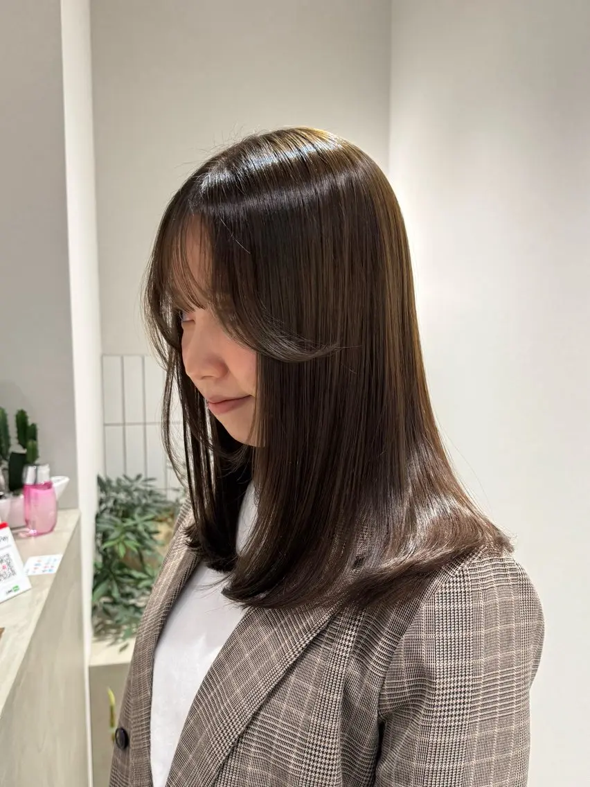 ミディアム カット ヘアカラー トリートメント 新宿🫧髪質改善🫧 艶カラー🫧個室のヘアスタイル
