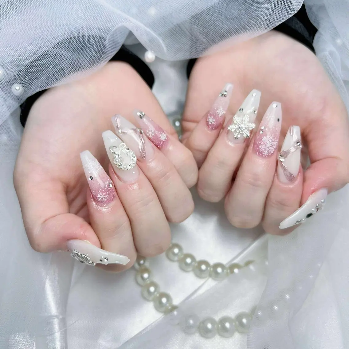 ネイル オーロラネイル ボルドー ブラウン ハート ラメ(グリッター) ハンドネイル ハンドケア Nova Nailのネイルデザイン