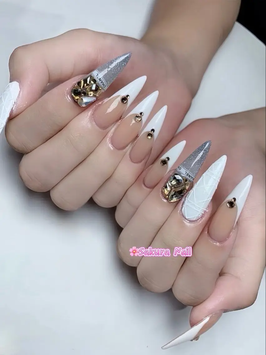 ネイル アートネイル オーロラネイル ボルドー チークネイル フレンチネイル ハンドネイル Sakura Nail Salonのネイルデザイン