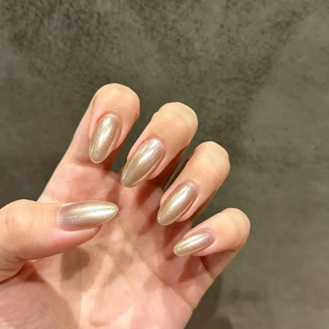 【自爪・ケア込み】ミラー光沢×オーロラ煌めきネイルの写真