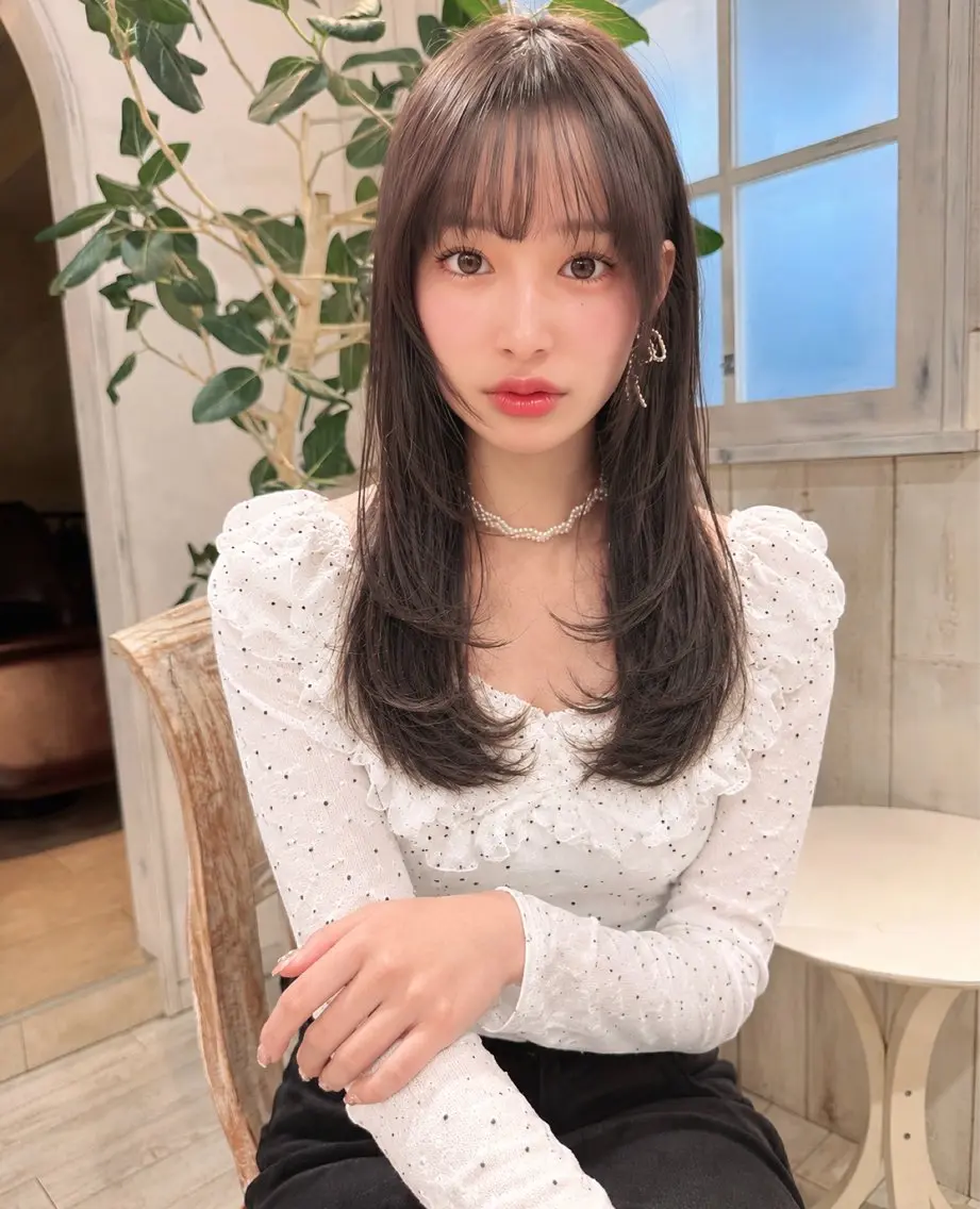 ロング カラー ロングレイヤー ベージュカラー オリーブベージュ レイヤーカット ロング カット ヘアカラー トリートメント レイヤーカット、 大人可愛い　中村美羅のヘアスタイル