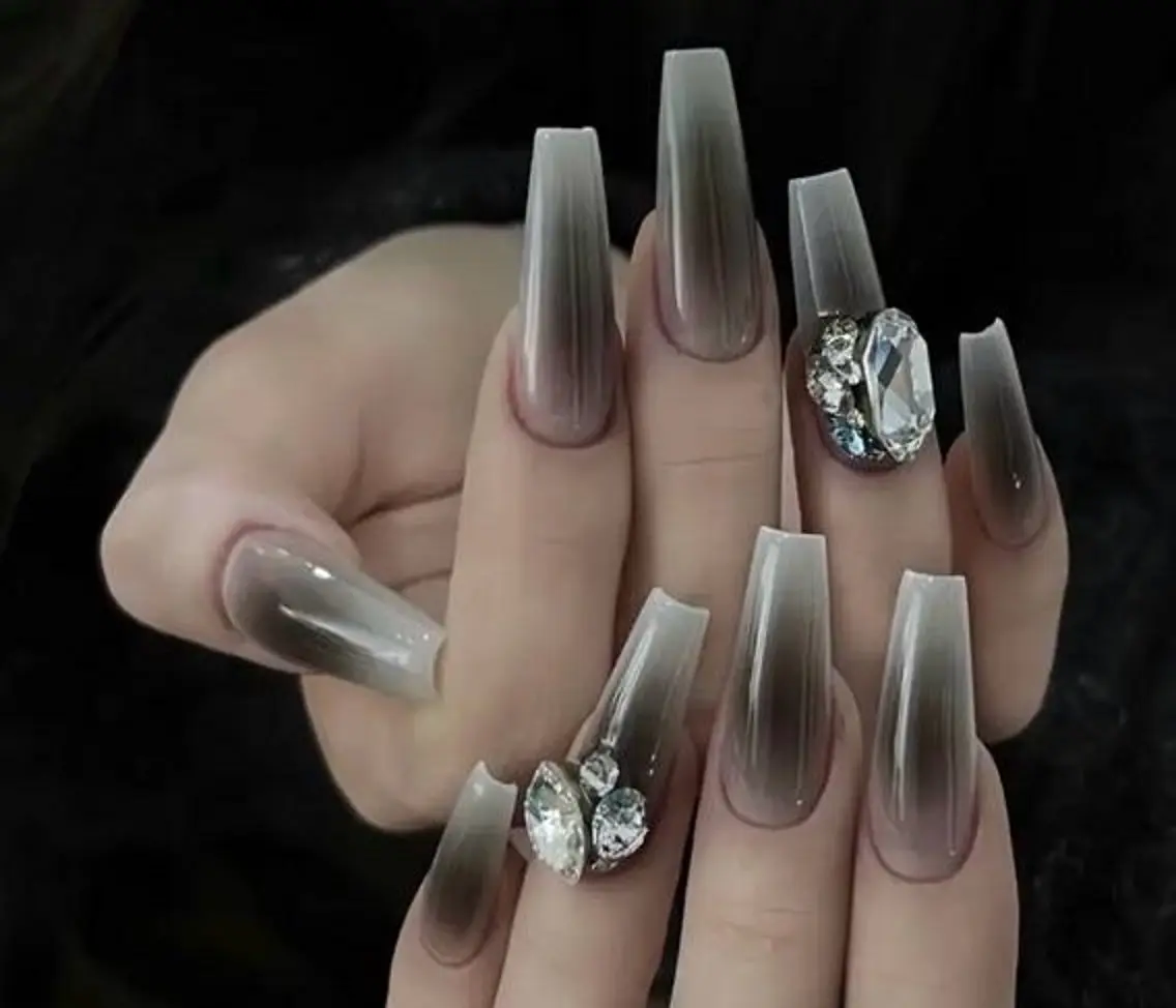 ネイル チークネイル 長さ出し フラワーネイル フレンチネイル ガーリー SunNail池袋駅 ワンホンネイルのネイルデザイン