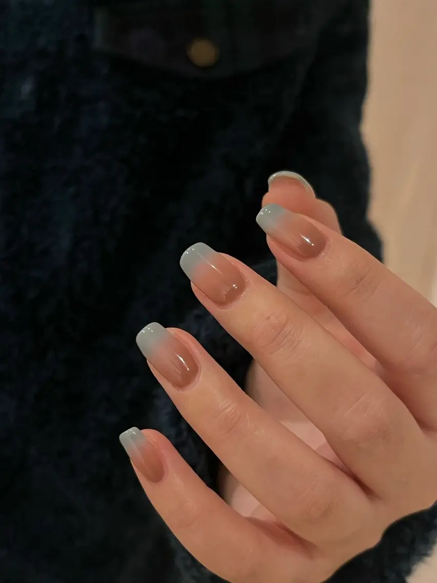 ネイル ブルー ブラウン グラデーション ニュアンスネイル 冬ネイル ハンドネイル Bianca 今池　Yamazoeのネイルデザイン
