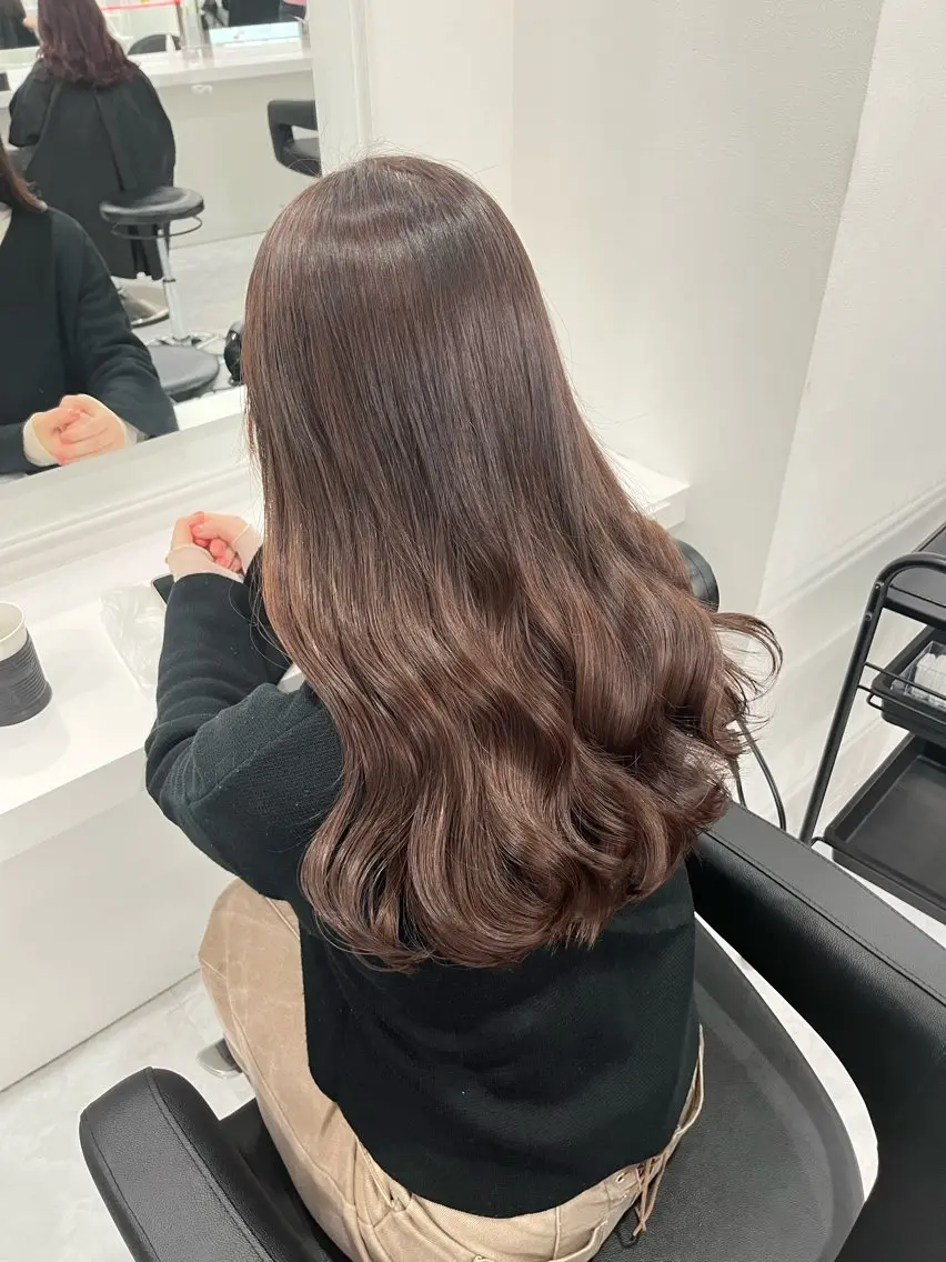 ロング カラー ヘアカラー トリートメント 透明感カラー🫧 レイヤーカットのヘアスタイル