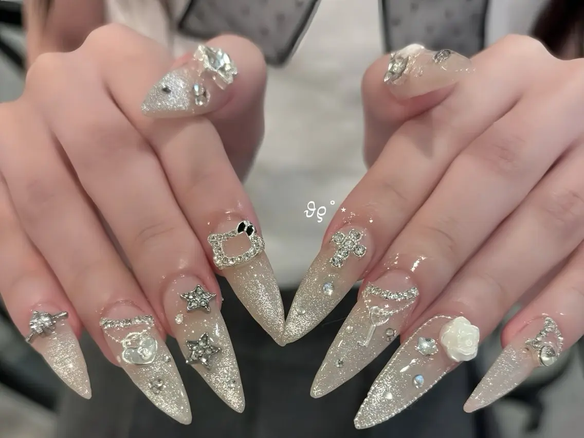 ネイル チークネイル フレンチネイル ガラスフレンチ グラデーション キラキラネイル Rin Nail 新大久保店のネイルデザイン