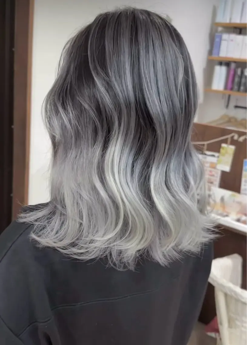 セミロング naomi (夜間営業受付中★)のヘアスタイル