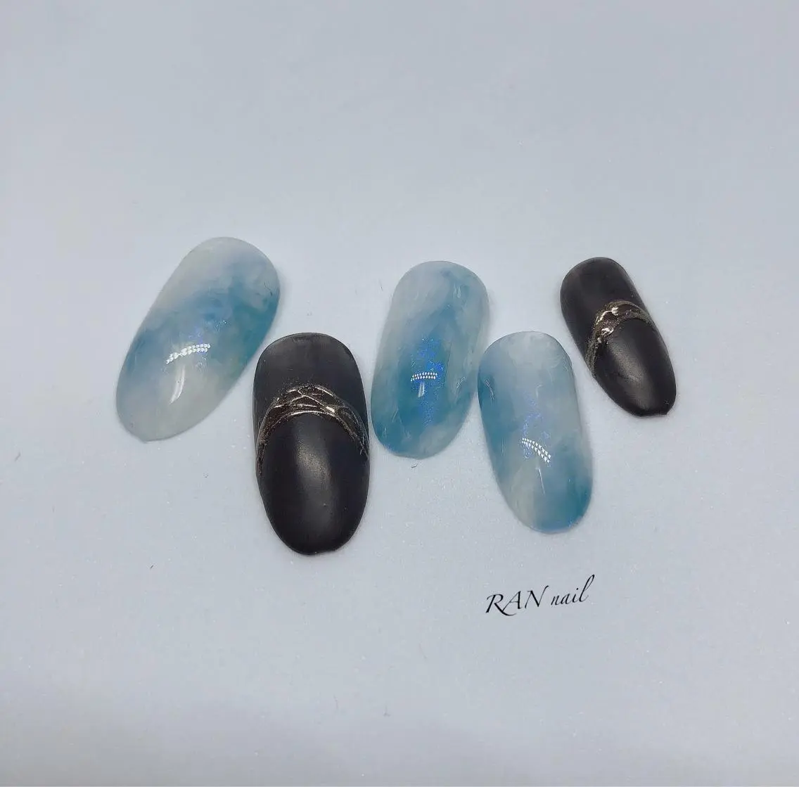 ネイル ブルー フットネイル ニュアンスネイル オフィスネイル 春ネイル ハンドネイル フットネイル RAN nailのネイルデザイン