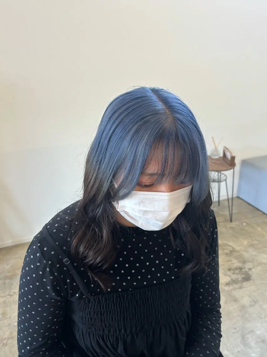 セミロング カラー ブリーチ ブルーカラー ブラウンカラー デザインカラー ヘアカラー 田中 梨緒のヘアスタイル