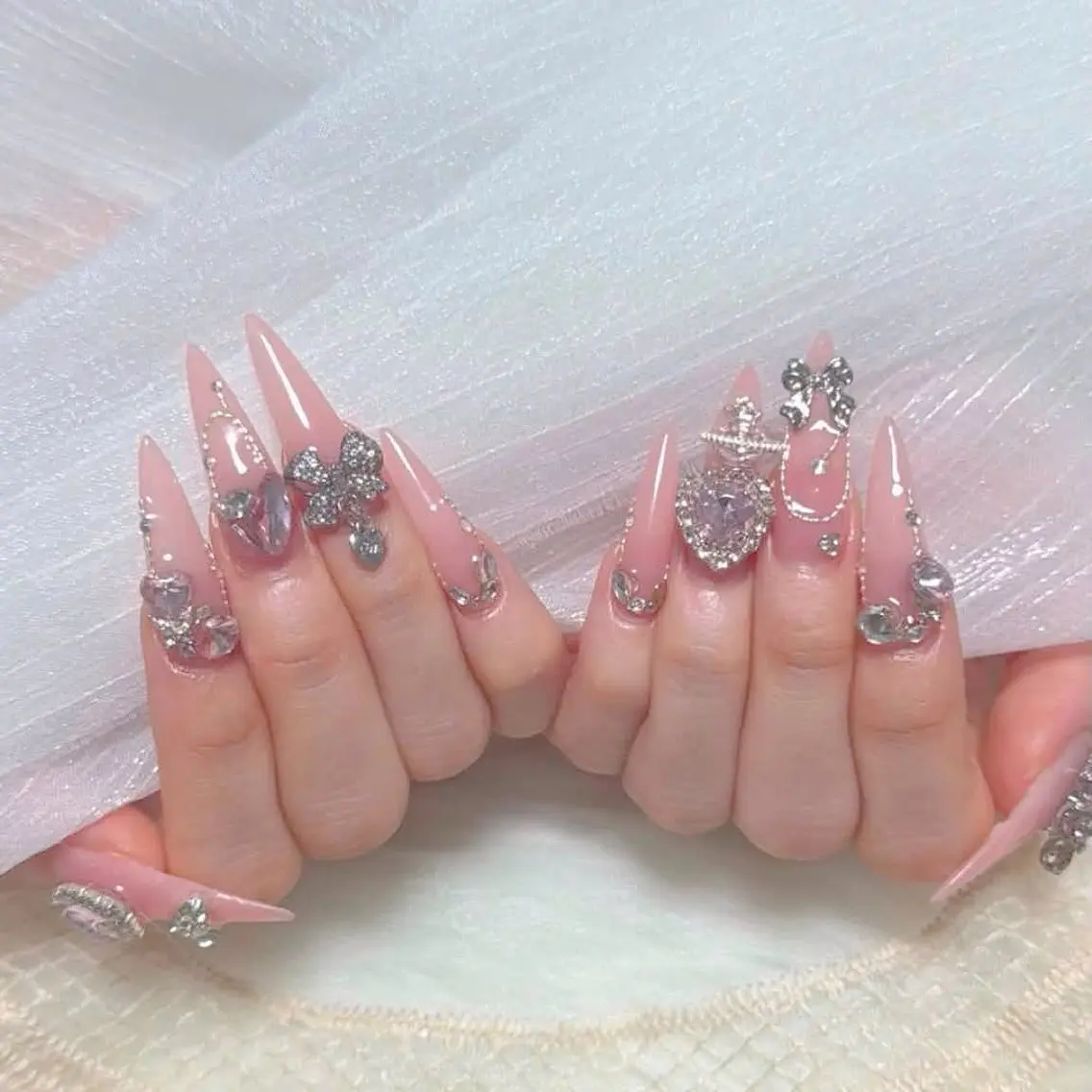 ネイル オーロラネイル クリアネイル 成人式 フラッシュネイル ジェルネイル ハンドネイル Amee Nail Salonのネイルデザイン