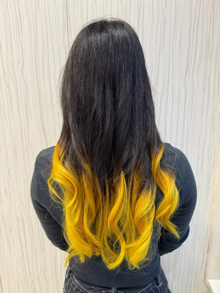 ロング イエローカラー ヘアカラー 松尾 怜奈のヘアスタイル