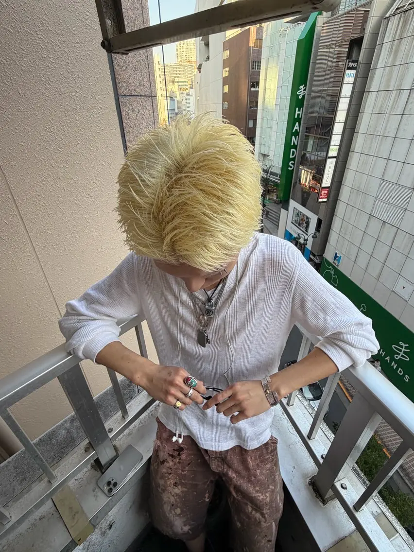 カラー ブリーチ 抜きっぱなしブロンド ヘアカラー aiko 池袋のヘアスタイル