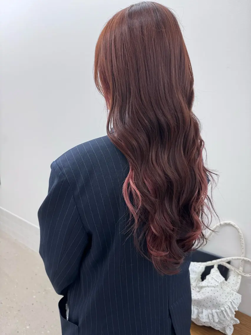 ロング カラー ブラウンカラー ピンクカラー レッドカラー レッドブラウン ヘアカラー 内田 愛莉のヘアスタイル