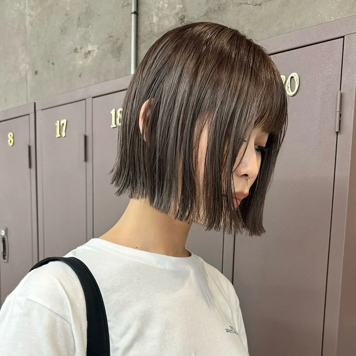 ミディアム カラー ブリーチ ダブルカラー ハイトーンカラー ボブ レイヤーカット カット ヘアカラー トリートメント 岡本康平/ボブ/ブリ ーチ/酸性ストレートのヘアスタイル