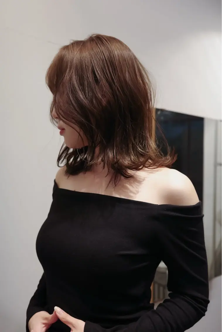 ミディアム カラー カット ヘアカラー ミタニ ナギサのヘアスタイル