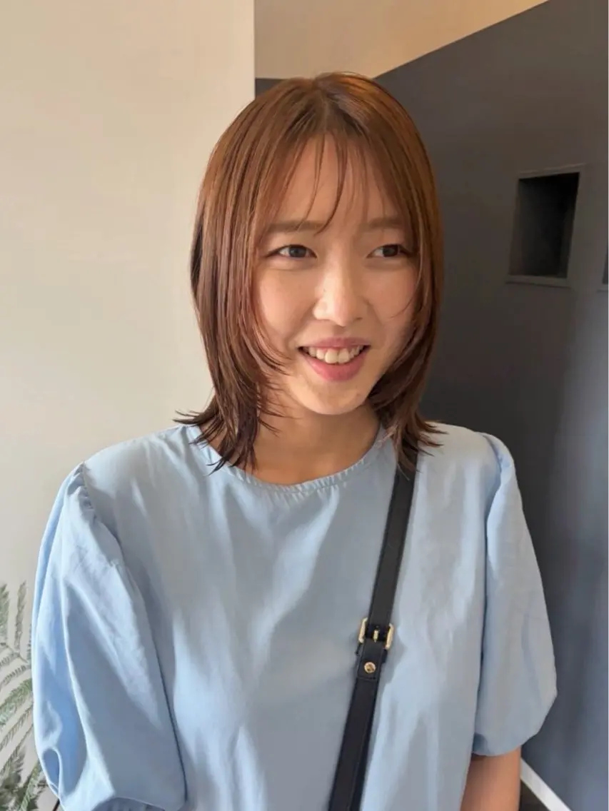 ミディアム カラー ブラウンカラー 顔まわりレイヤー レイヤーカット 濱口 真優のヘアスタイル