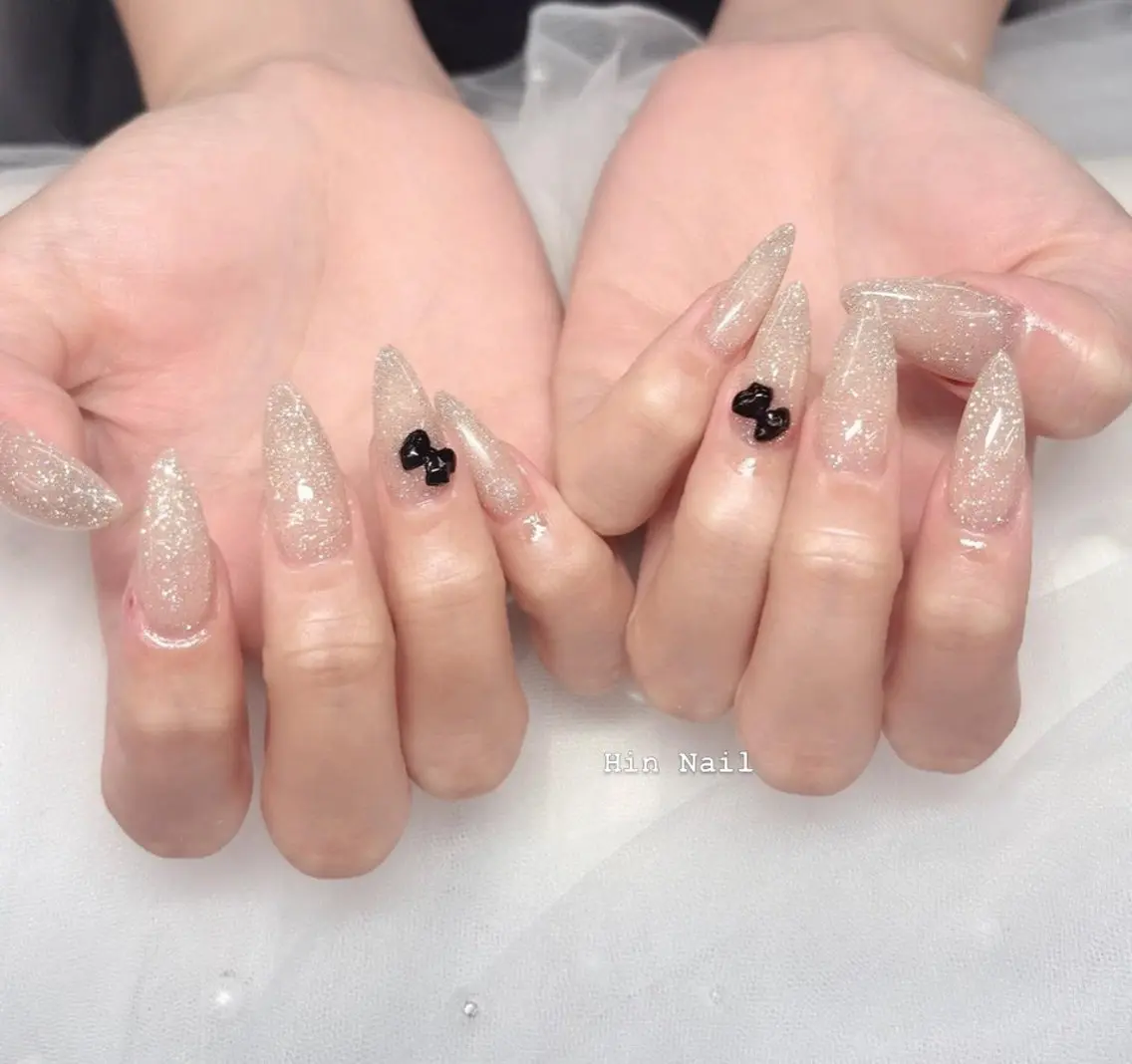 ネイル チークネイル ドット フットネイル フレンチネイル グラデーション ハンドネイル HIN NAILのネイルデザイン
