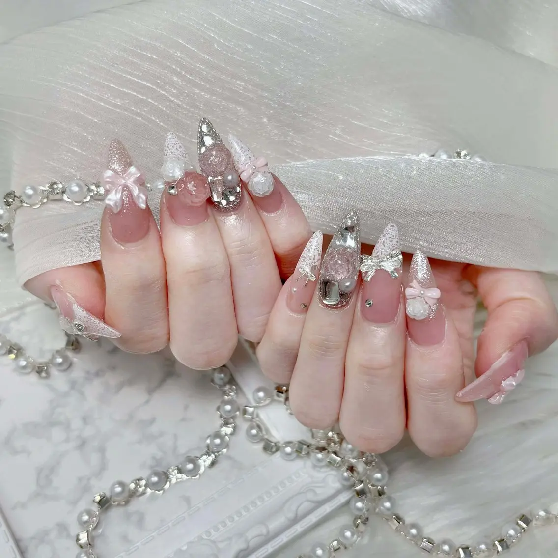 ネイル キラキラネイル 韓国ネイル マグネットネイル 持ち込み ネイルチップ ハンドネイル Chiee Bling.Nailのネイルデザイン