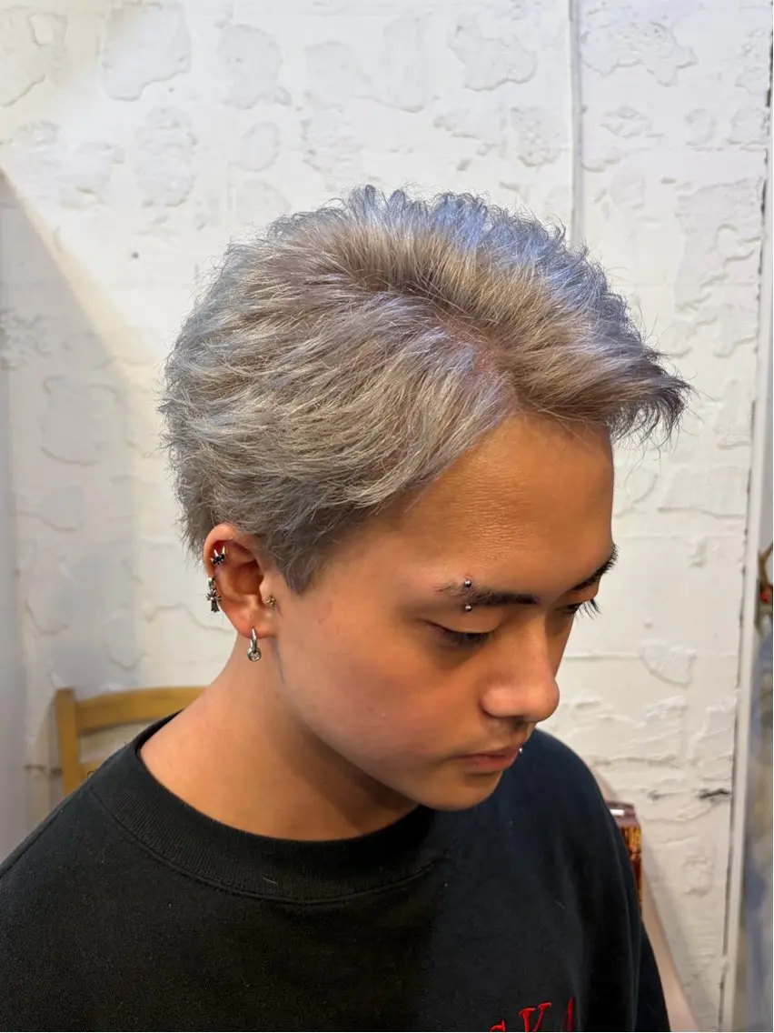 カラー メンズ カット ヘアカラー トリートメント ダブルカラー寒色系 ボリューム改善ハヤトのヘアスタイル