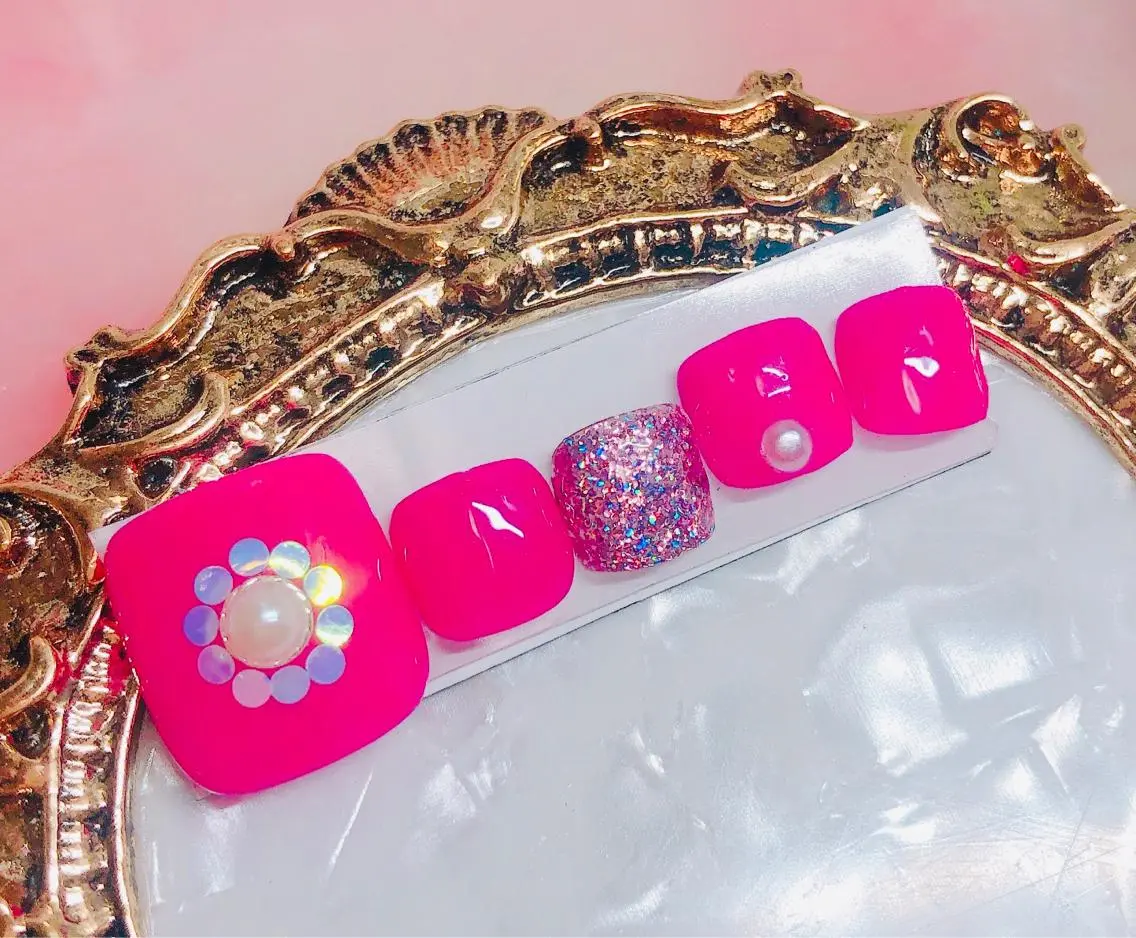 ネイル フットネイル フットネイル CROWN プライベートサロンのネイルデザイン