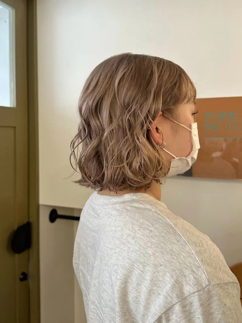 ショート カラー ベージュカラー ブリーチ ミルクティーベージュ 透明感カラー/中崎町 fukaのヘアスタイル