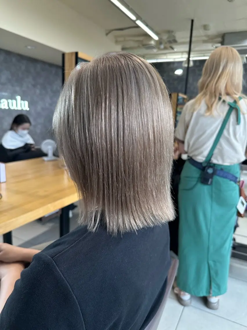 ミディアム 切りっぱなしボブ ボブ カット ヘアカラー トリートメント SHUN/ブリーチ/ カラー/臼井/佐倉のヘアスタイル