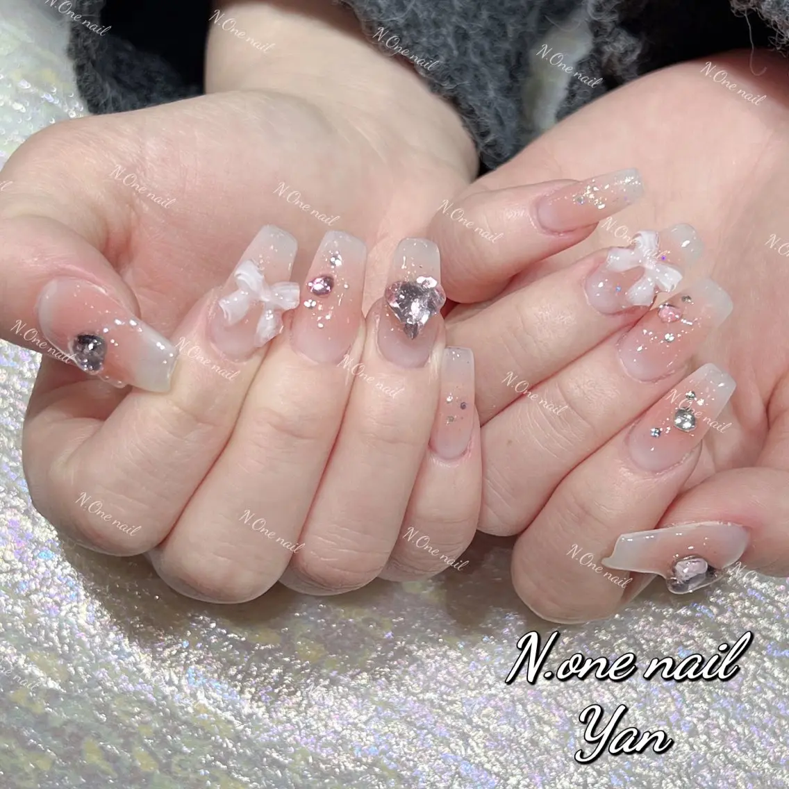 ネイル アートネイル グラデーション キラキラネイル ニュアンスネイル オフィスネイル ハンドネイル 長いだし/スカルプ/ パラシェルN.oneのネイルデザイン