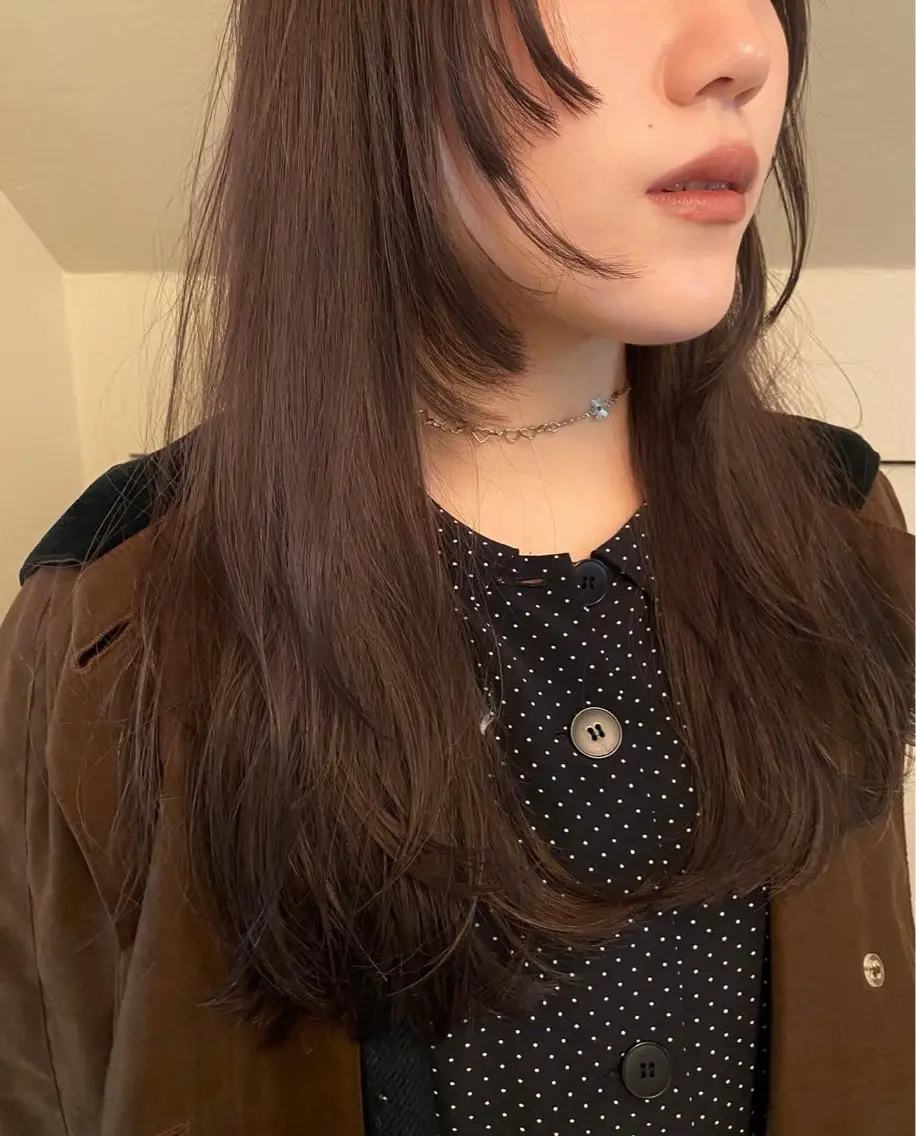 ロング カラー グレージュ 顔周りカット カット ヘアカラー トリートメント 森田遥奈/透明感カラ ー/酸性ストレートのヘアスタイル