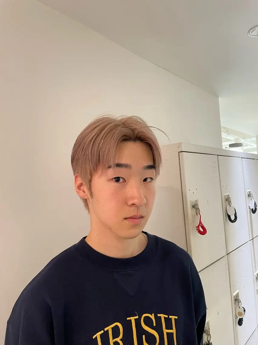 ショートセンターパート(襟足刈り上げ、サイド耳上)の写真