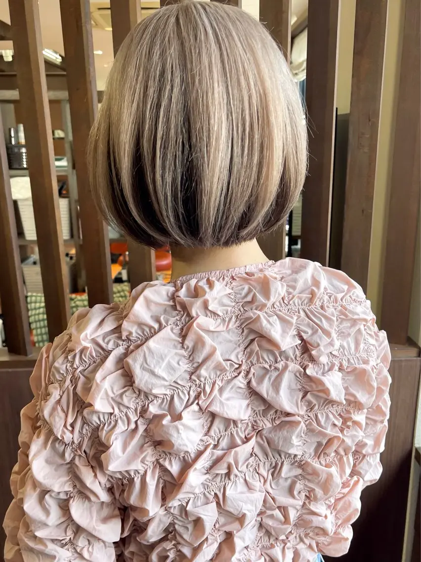 ショート カラー ベージュカラー シルバー シルバーベージュ カット ヘアカラー トリートメント 田室 和幸のヘアスタイル