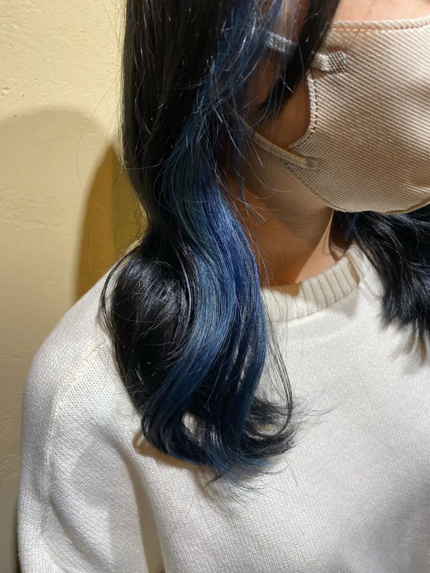 セミロング カラー 黒髪 ブリーチ ブルーカラー ブルーグレー イヤリングカラー ヘアカラー トリートメント saya (サヤ)のヘアスタイル