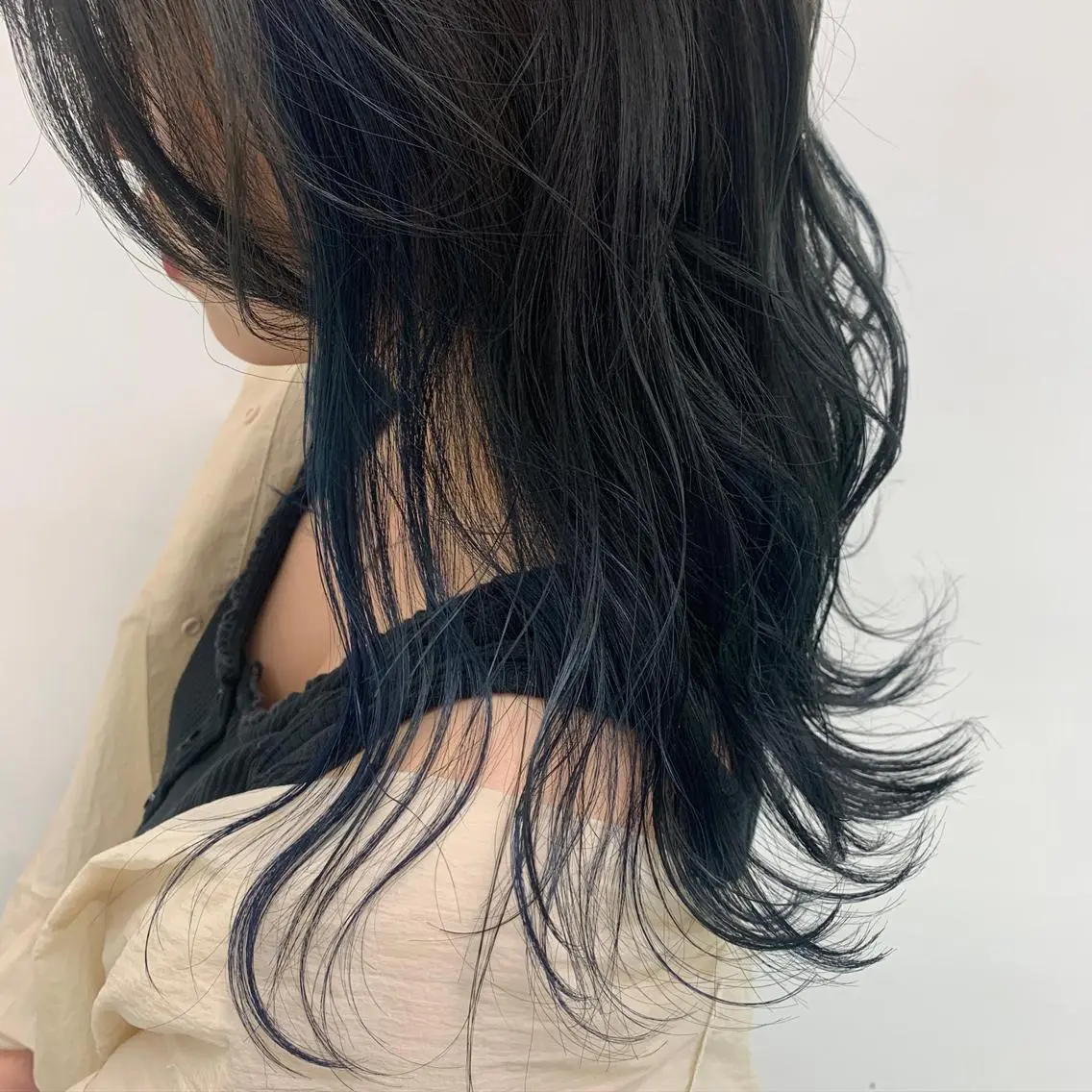 セミロング カラー ブルーカラー 川上 紗也加のヘアスタイル