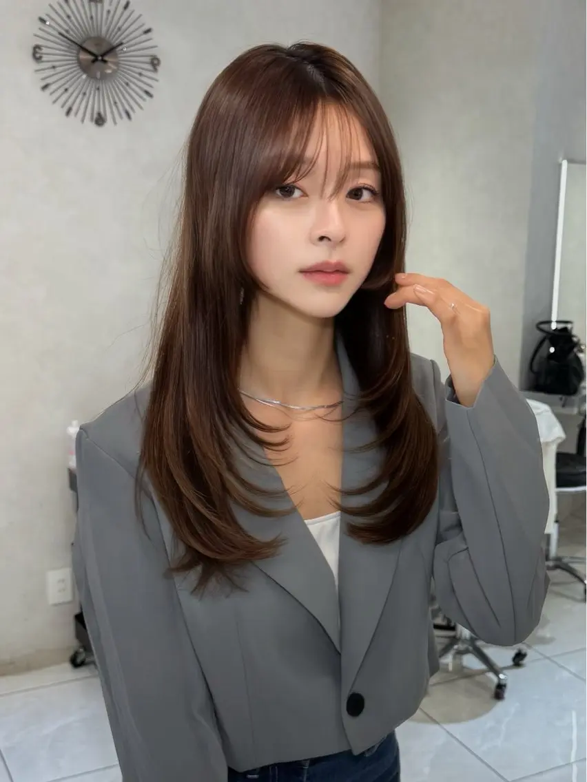 セミロング カラー 髪質改善ストレート 韓国風レイヤー池袋のヘアスタイル