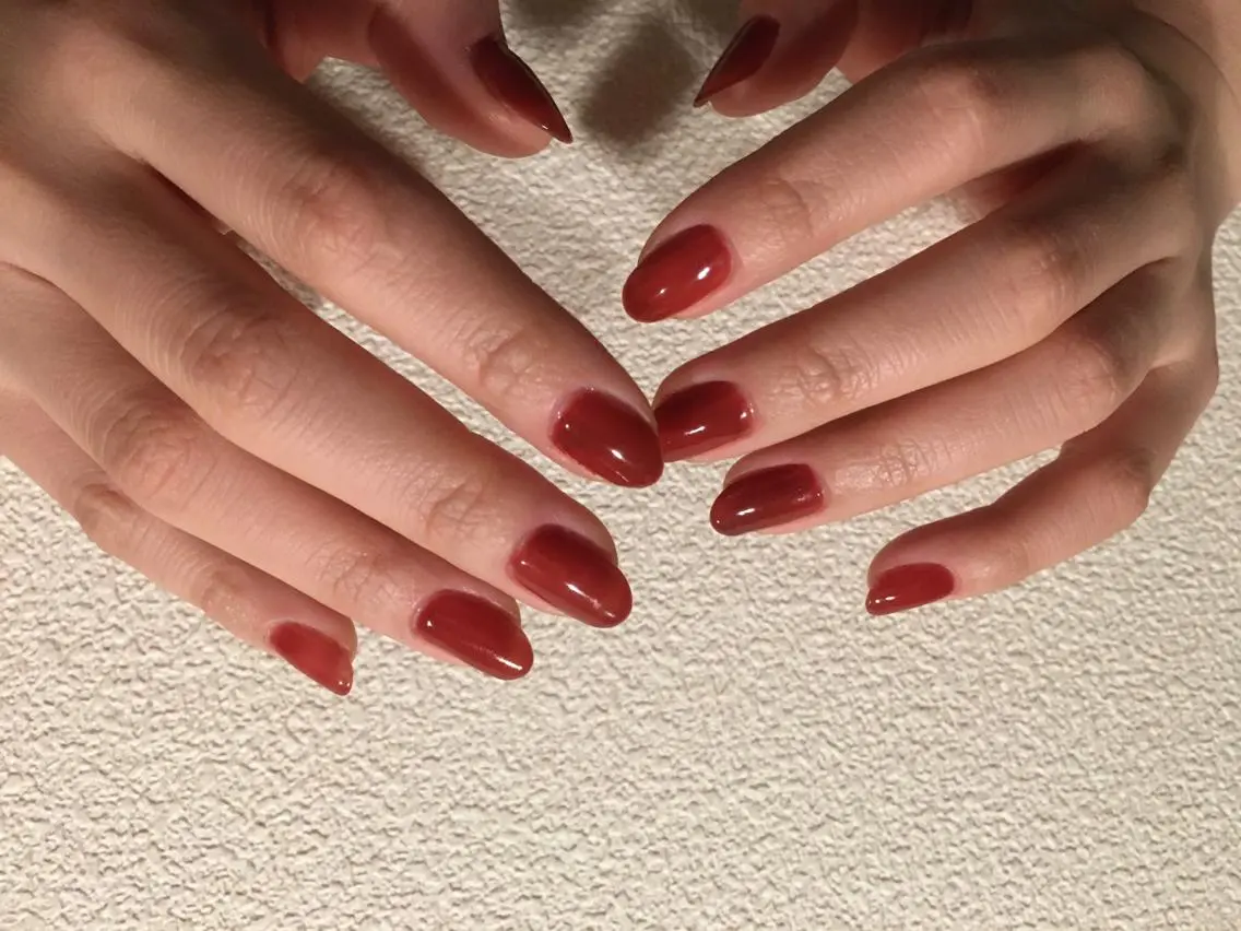 ネイル ワンカラーネイル 赤色 ハンドネイル nouva nailsのネイルデザイン