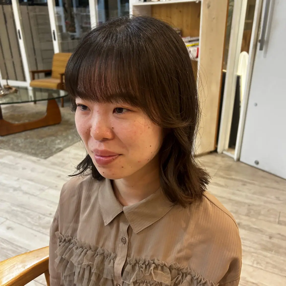 ミディアム 外ハネヘア カット and tomi :山本明莉のヘアスタイル