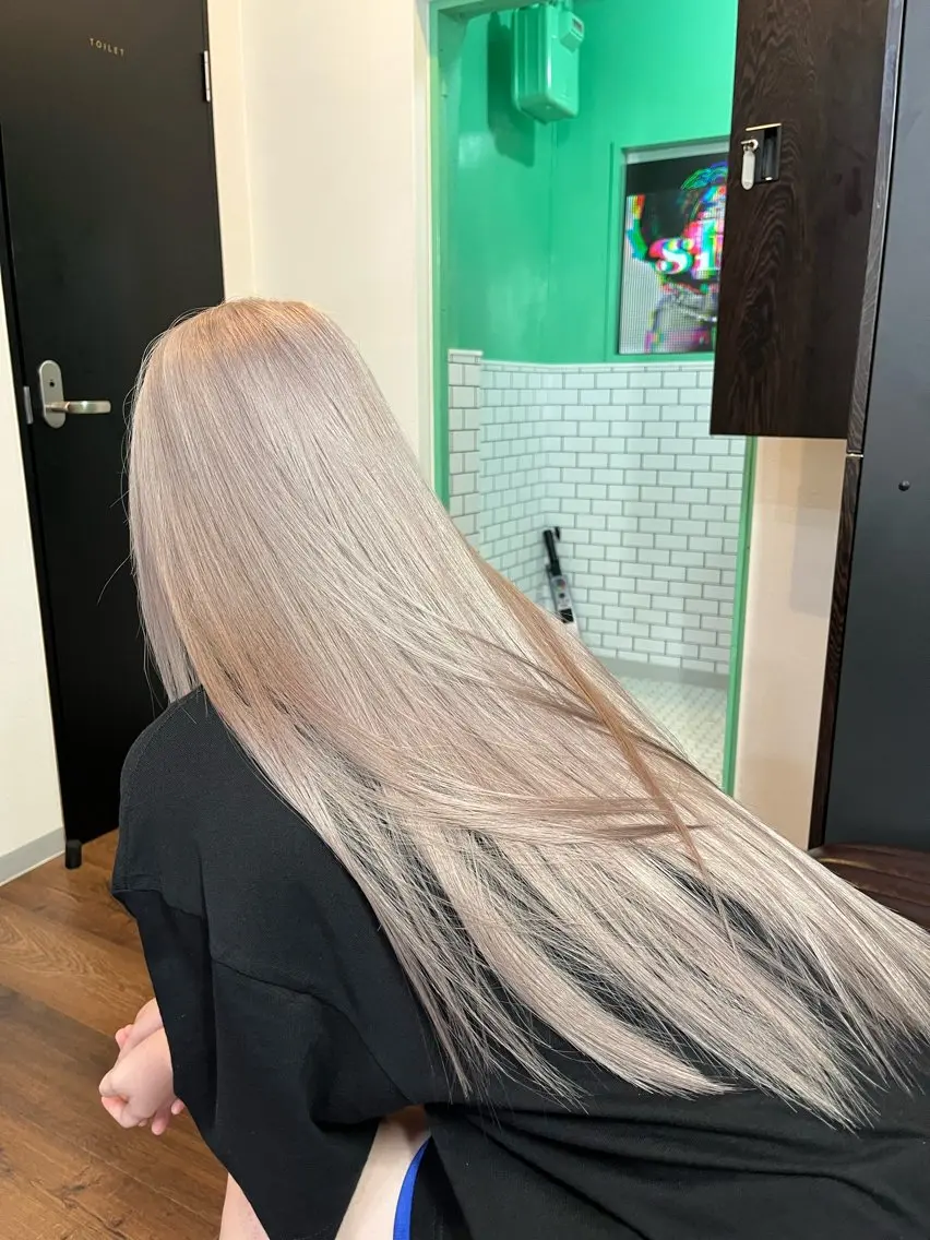 ミディアム カラー ベージュカラー ブリーチ デザインカラー ダブルカラー ハイトーンカラー カット ヘアカラー トリートメント 💖艶ハイトーン髪質 改善💖ケンシンのヘアスタイル