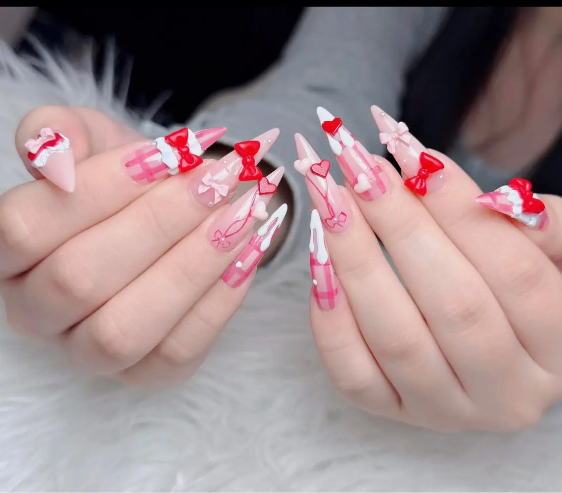 ネイル チークネイル 長さ出し フットネイル ジェルネイル 卒業式 𝓐𝓷𝓻𝓲 XiinhNailのネイルデザイン