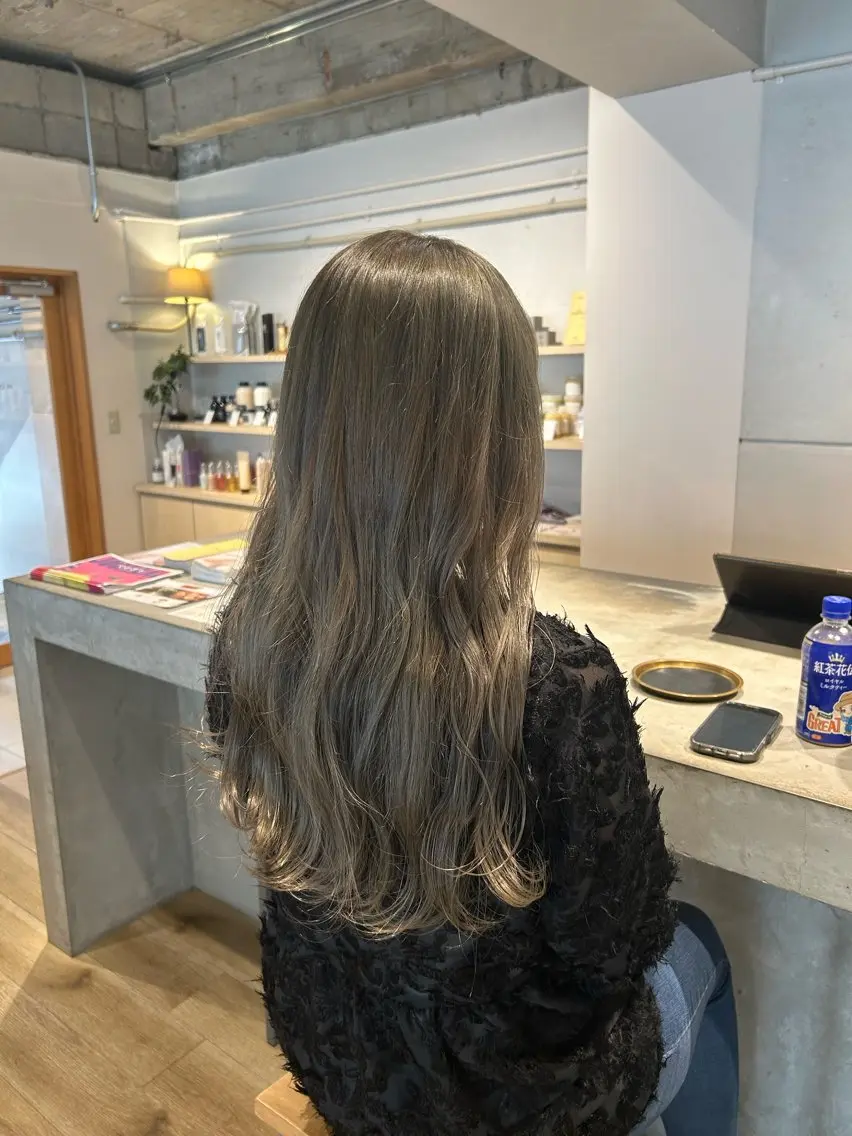 ロング カラー ヘアカラー トリートメント aina ⠀ ⠀ ⠀のヘアスタイル