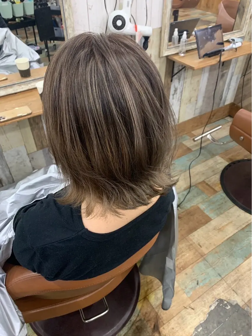 ミディアム カラー Hair's RooMのヘアスタイル