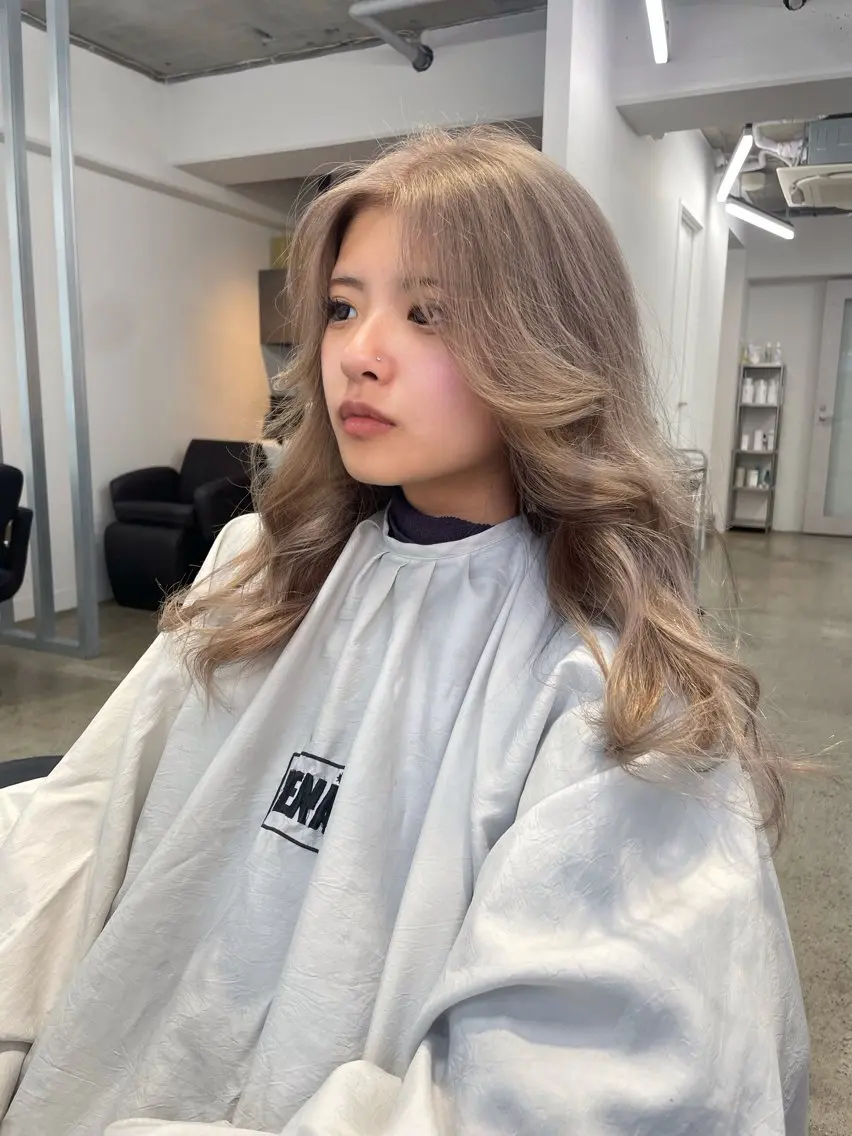 セミロング レイヤーカット ヘアカラー XENA 渋谷店のヘアスタイル
