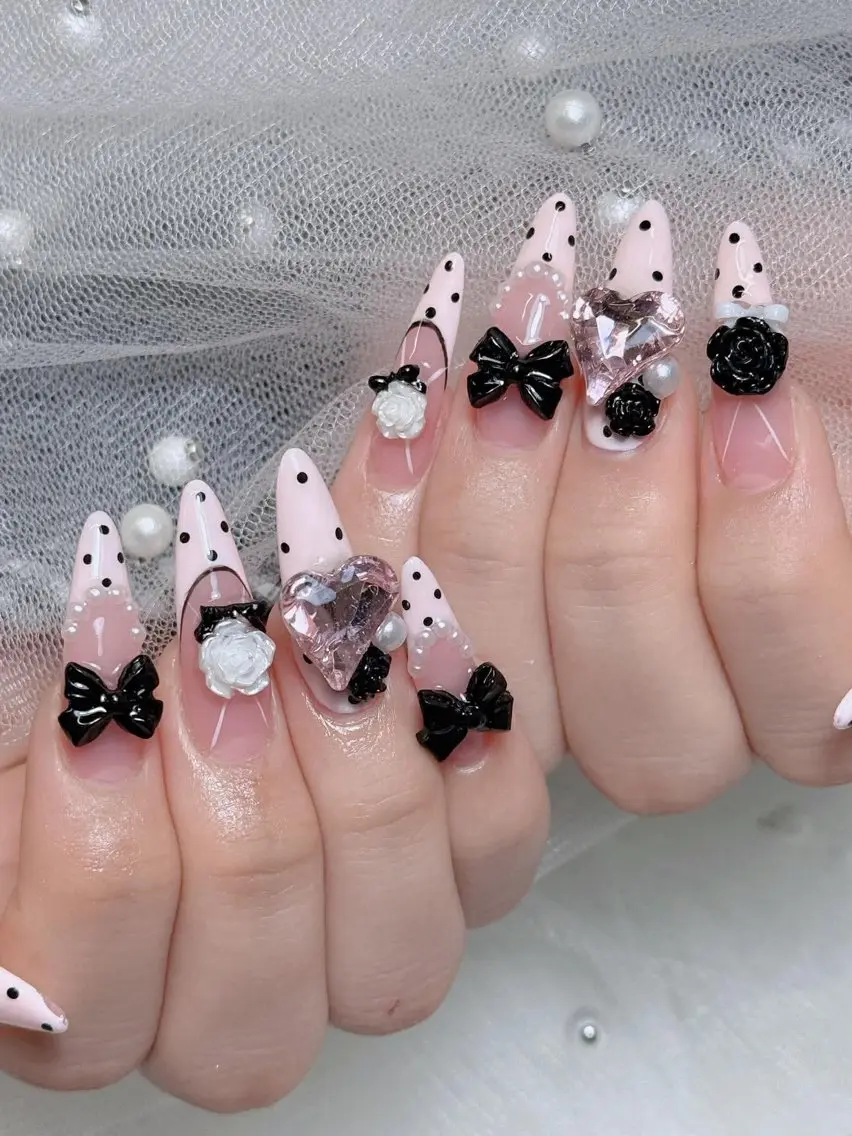 ネイル オーロラネイル チークネイル 長さ出し フレンチネイル ハロウィン Lumi Shinokuboのネイルデザイン