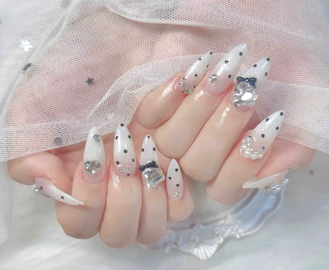 ネイル チークネイル 長さ出し フレンチネイル ジェルネイル グラデーション ハンドネイル THANHTHANH NAILのネイルデザイン
