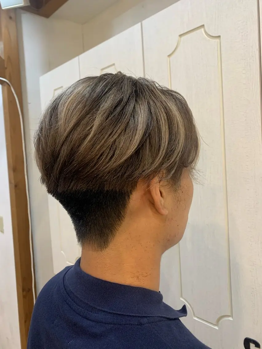 カラー メンズ メンズブリーチ メンズハイライト ブリーチ ハイライトカラー カット ヘアカラー T つぐみのヘアスタイル