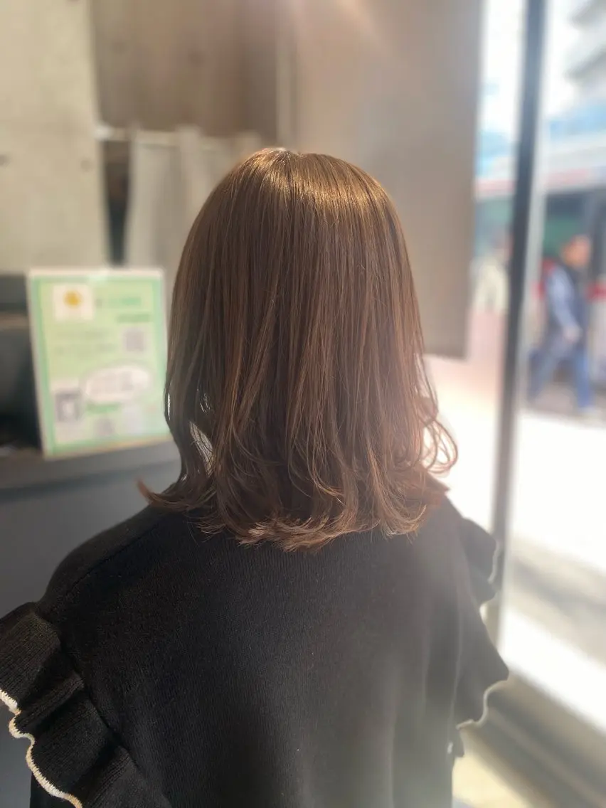 ミディアム 根本 真奈のヘアスタイル