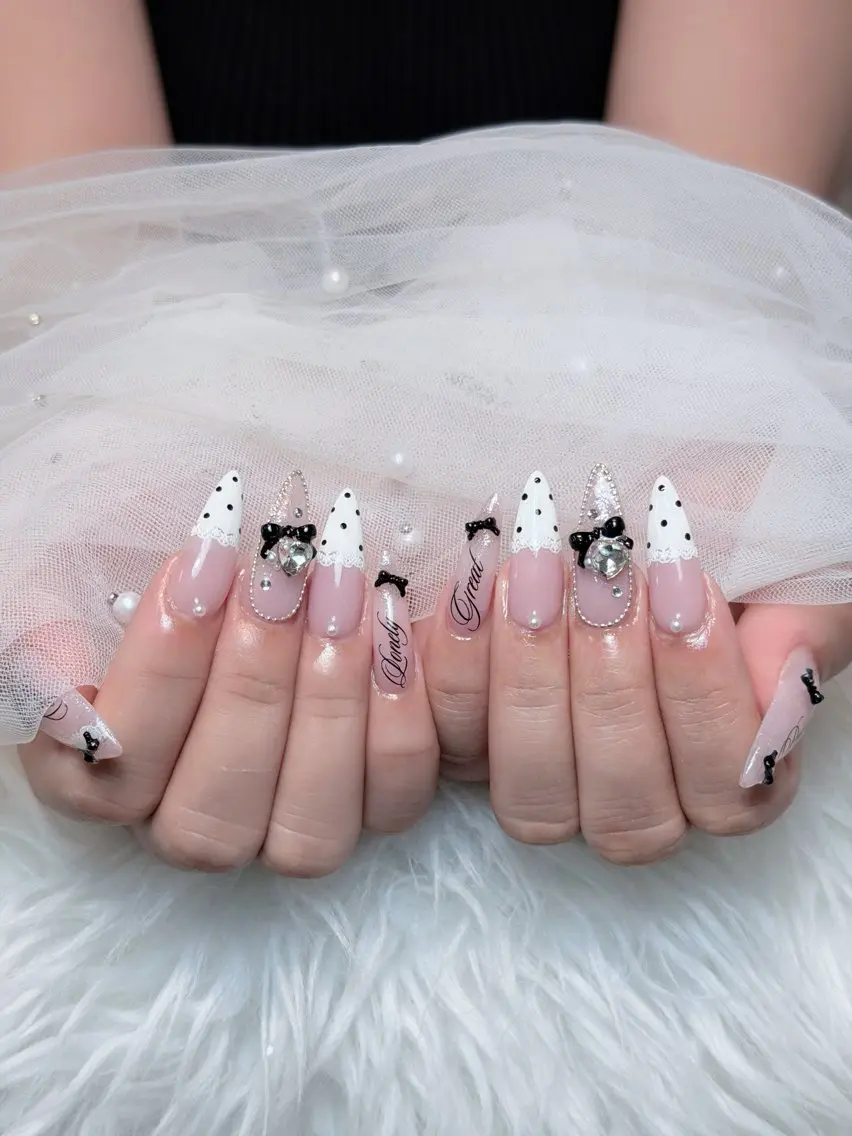 ネイル チークネイル ドット フレンチネイル グラデーション ハート ハンドネイル ハンドケア Eli Muse 新宿ネイルのネイルデザイン