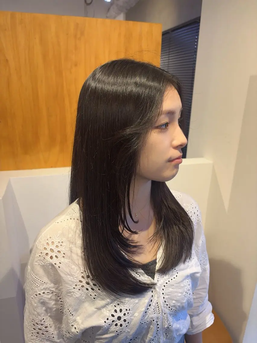 セミロング カラー 透明感カラー グレージュ オレンジ レイヤーカット さわ くるみのヘアスタイル